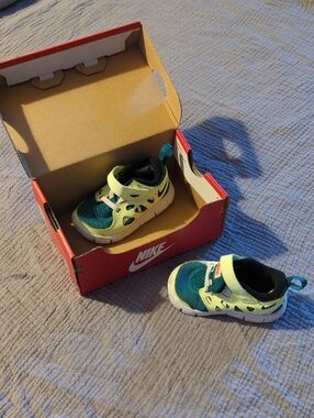 Nike Kids Free Run 2 Teal and Lime